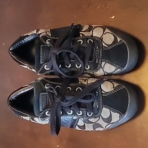 Womens size 9 vintage Coach lace up shoes. BLACK